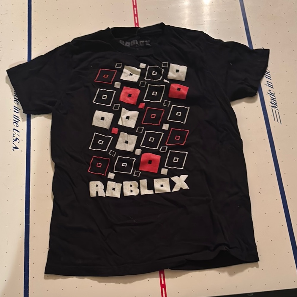 Roblox Black and Red Graphic Kids Tee Boys Medium 8 Used
